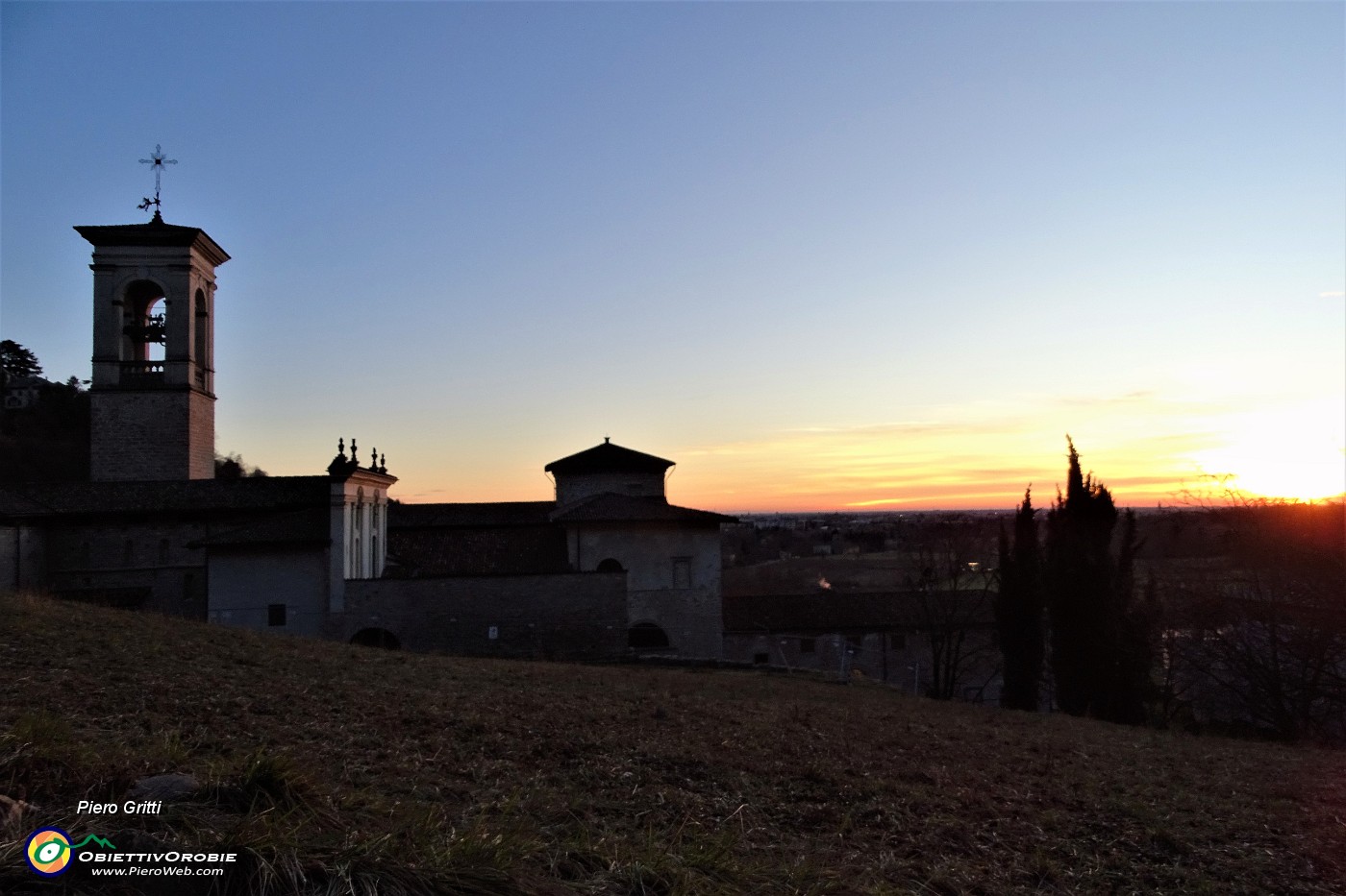 93 Luci e colori del tramonto al Monastero di Astino .JPG
